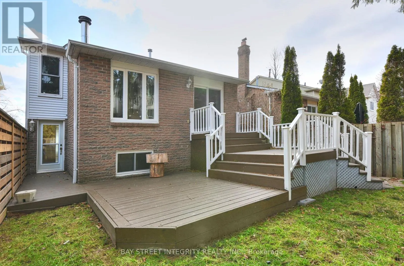 976 RAINTREE LANE