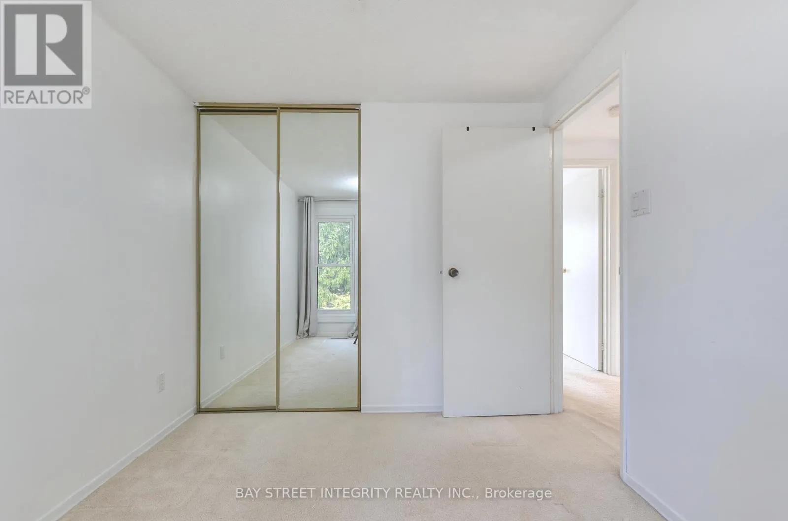 976 RAINTREE LANE