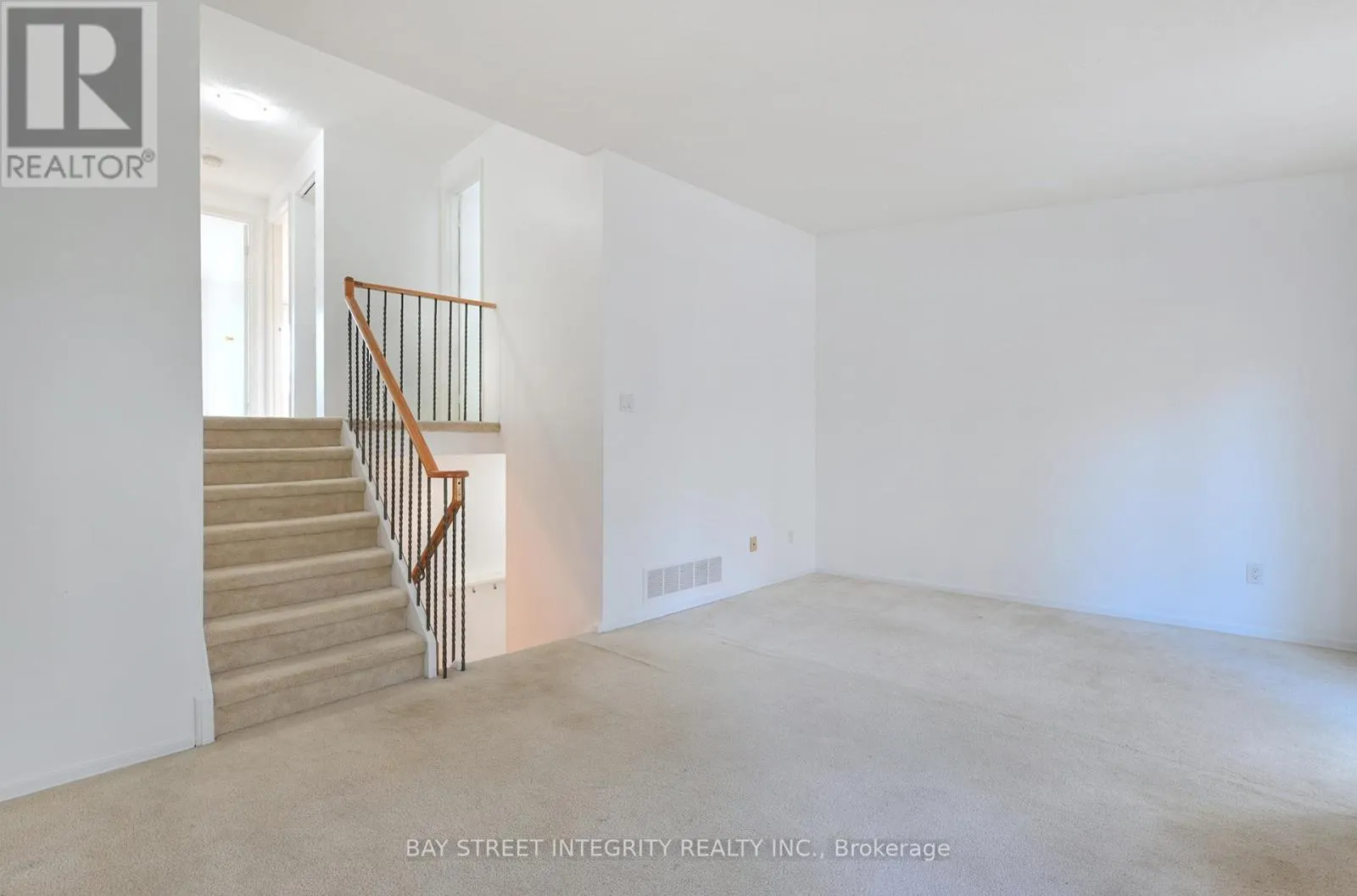 976 RAINTREE LANE