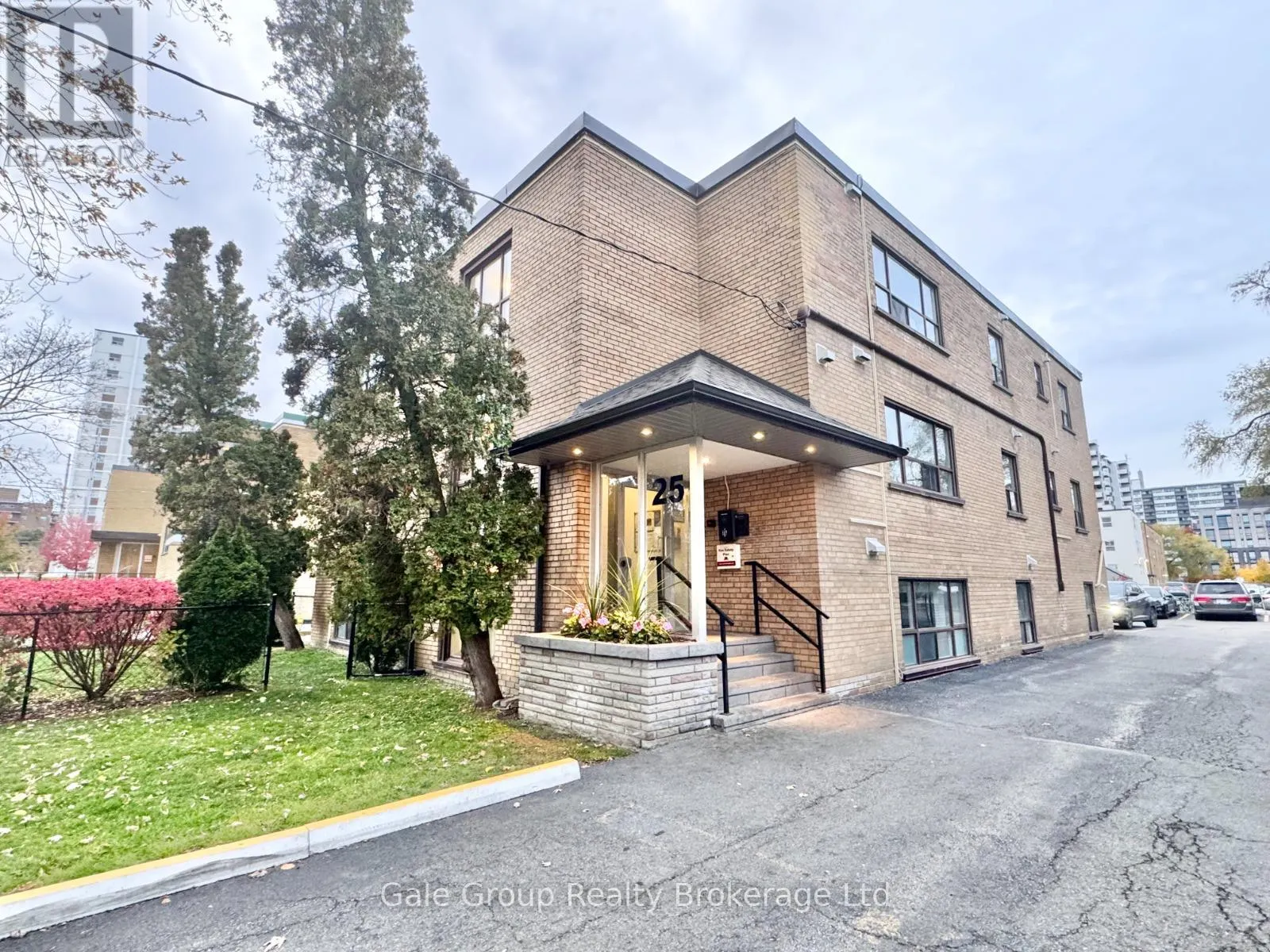 UNIT-2 - 25 PAISLEY BOULEVARD E #Unit-2