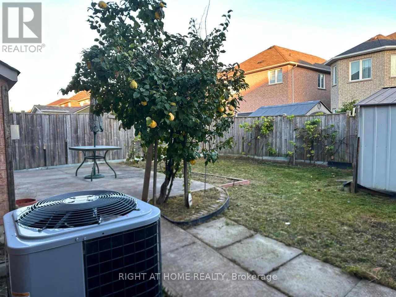 660 GARDEN WALK