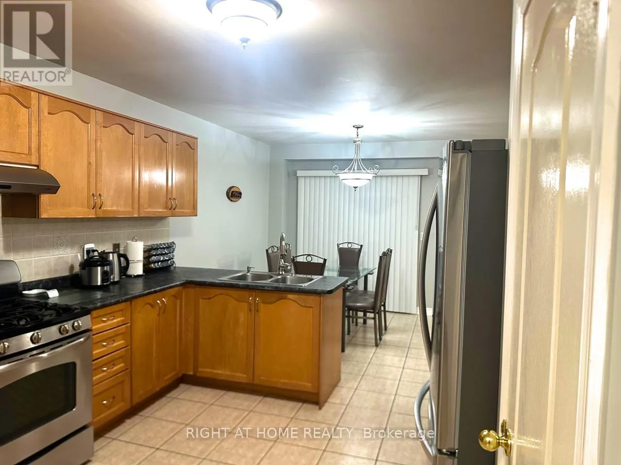 660 GARDEN WALK