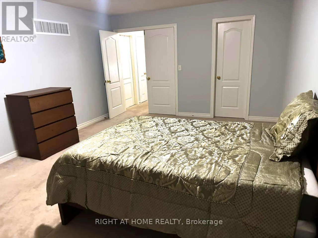 660 GARDEN WALK
