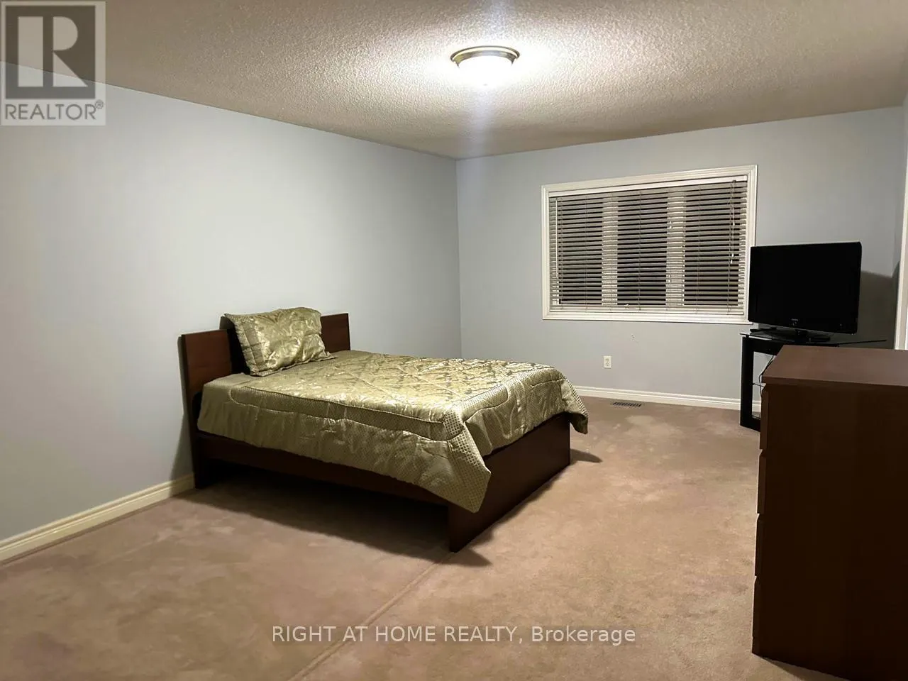 660 GARDEN WALK