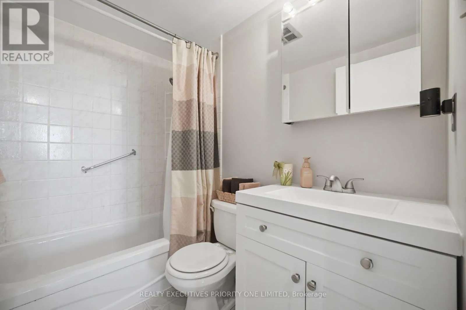 1013 - 10 MARTHA EATON WAY