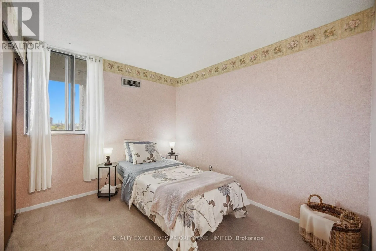 1013 - 10 MARTHA EATON WAY