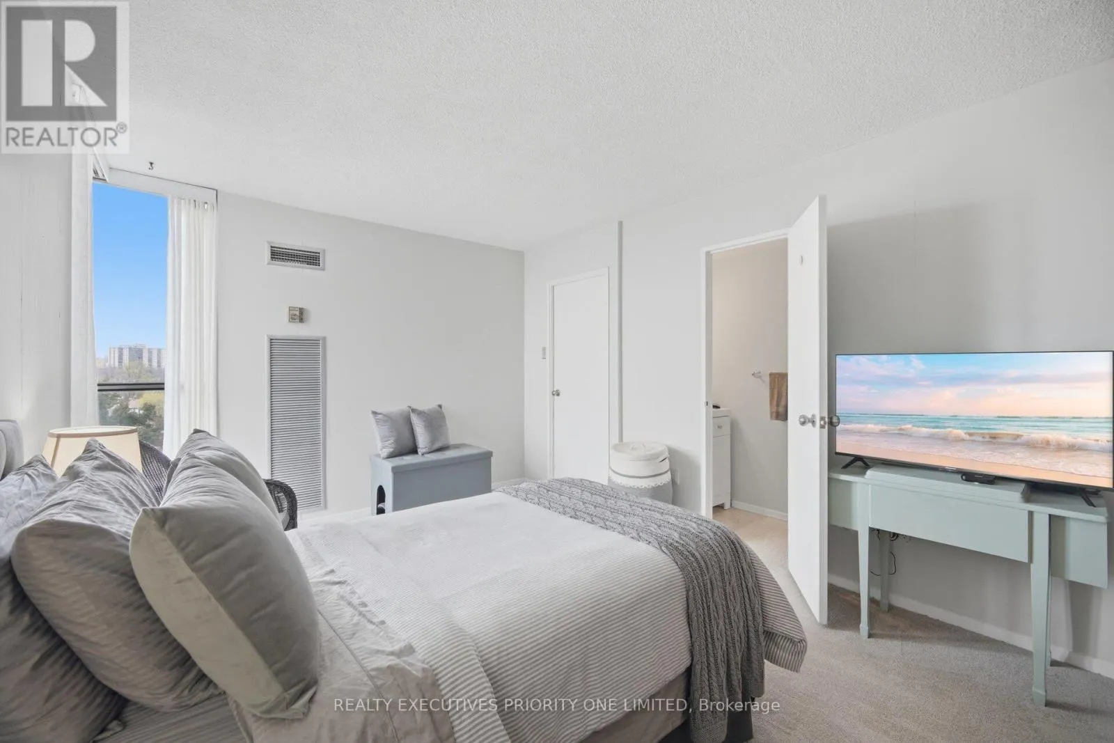 1013 - 10 MARTHA EATON WAY