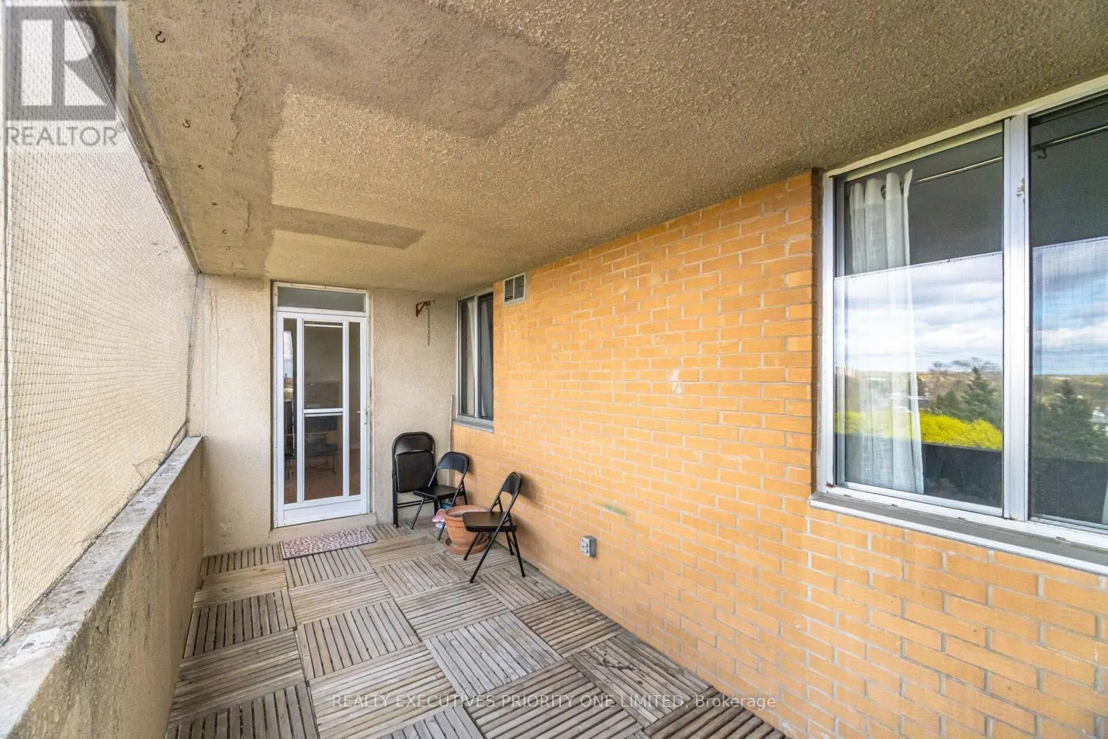 1013 - 10 MARTHA EATON WAY