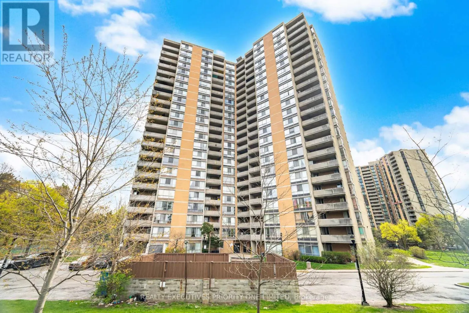 1013 - 10 MARTHA EATON WAY