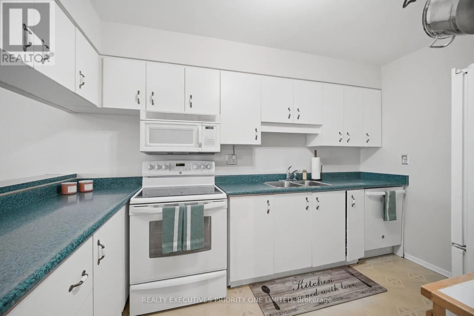 1013 - 10 MARTHA EATON WAY