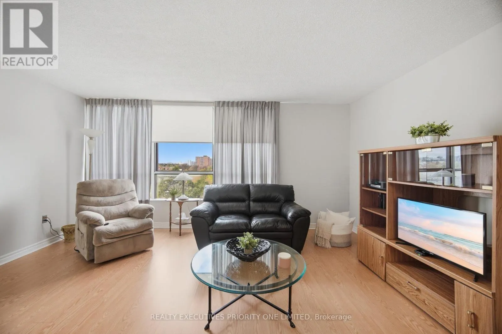 1013 - 10 MARTHA EATON WAY