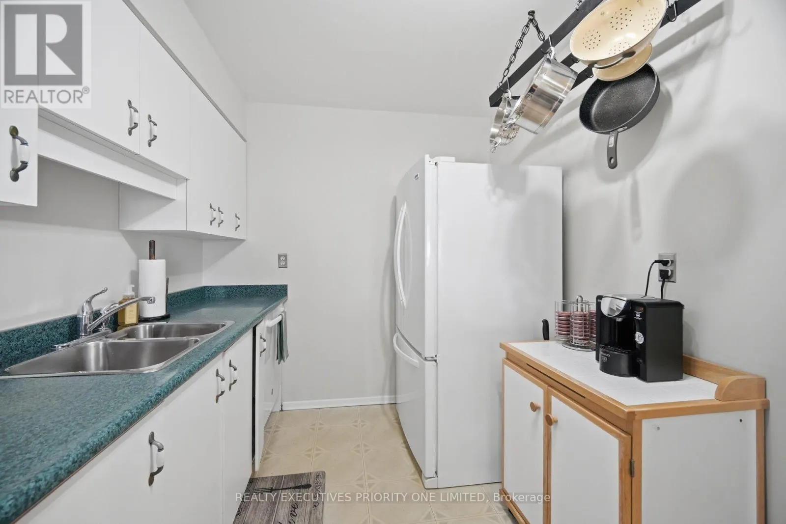 1013 - 10 MARTHA EATON WAY