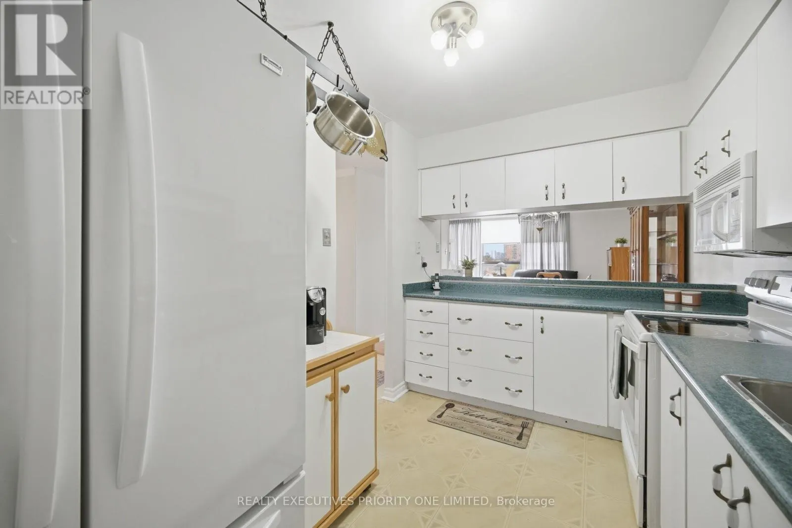 1013 - 10 MARTHA EATON WAY