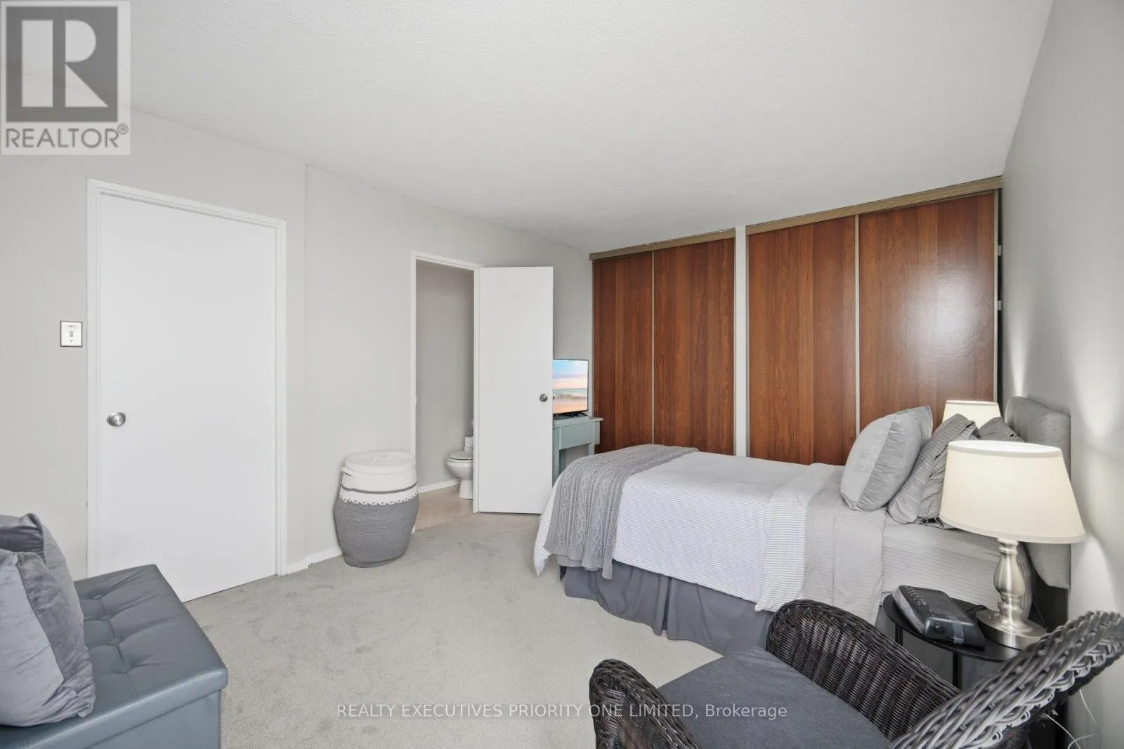 1013 - 10 MARTHA EATON WAY