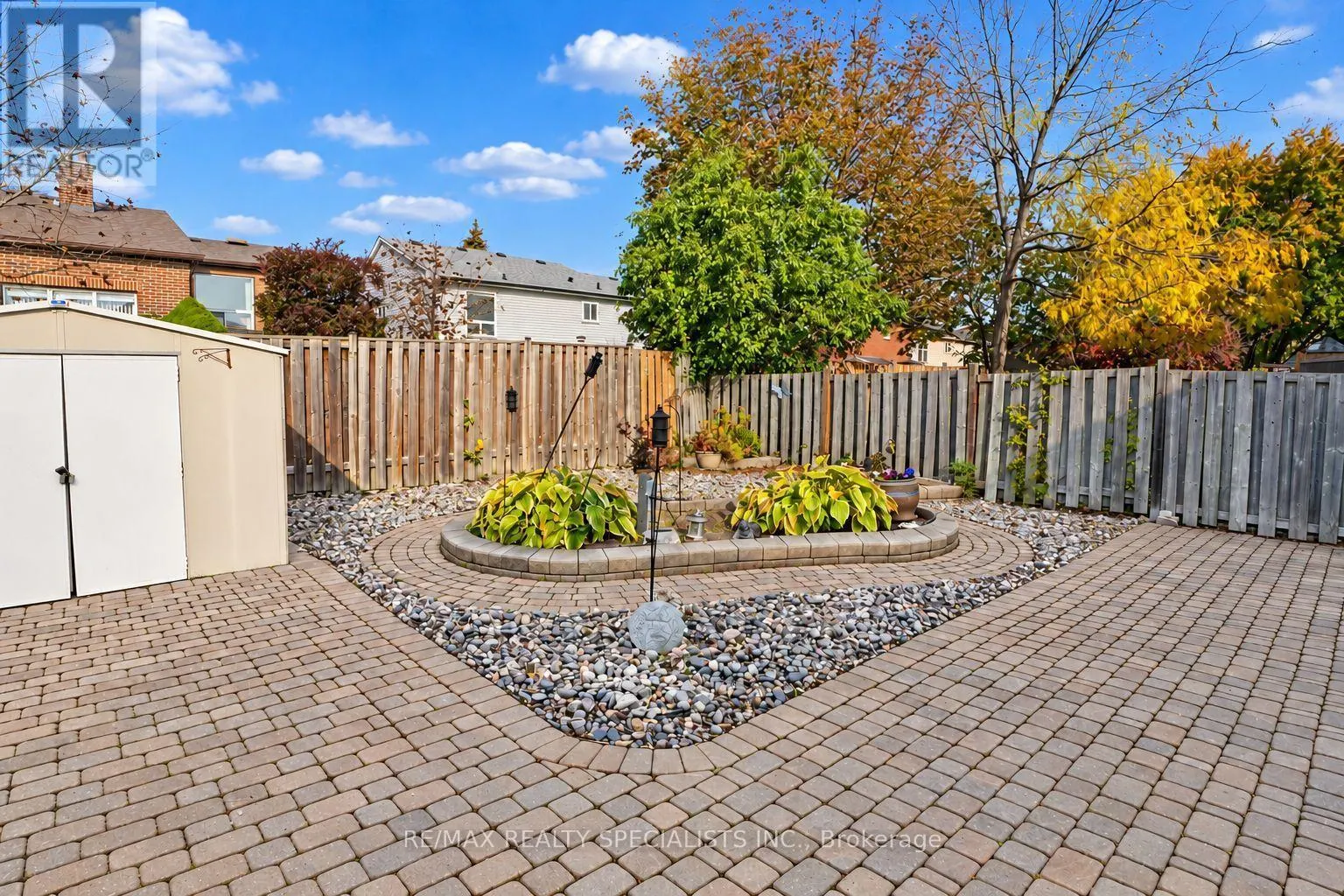 46 LACEWOOD CRESCENT