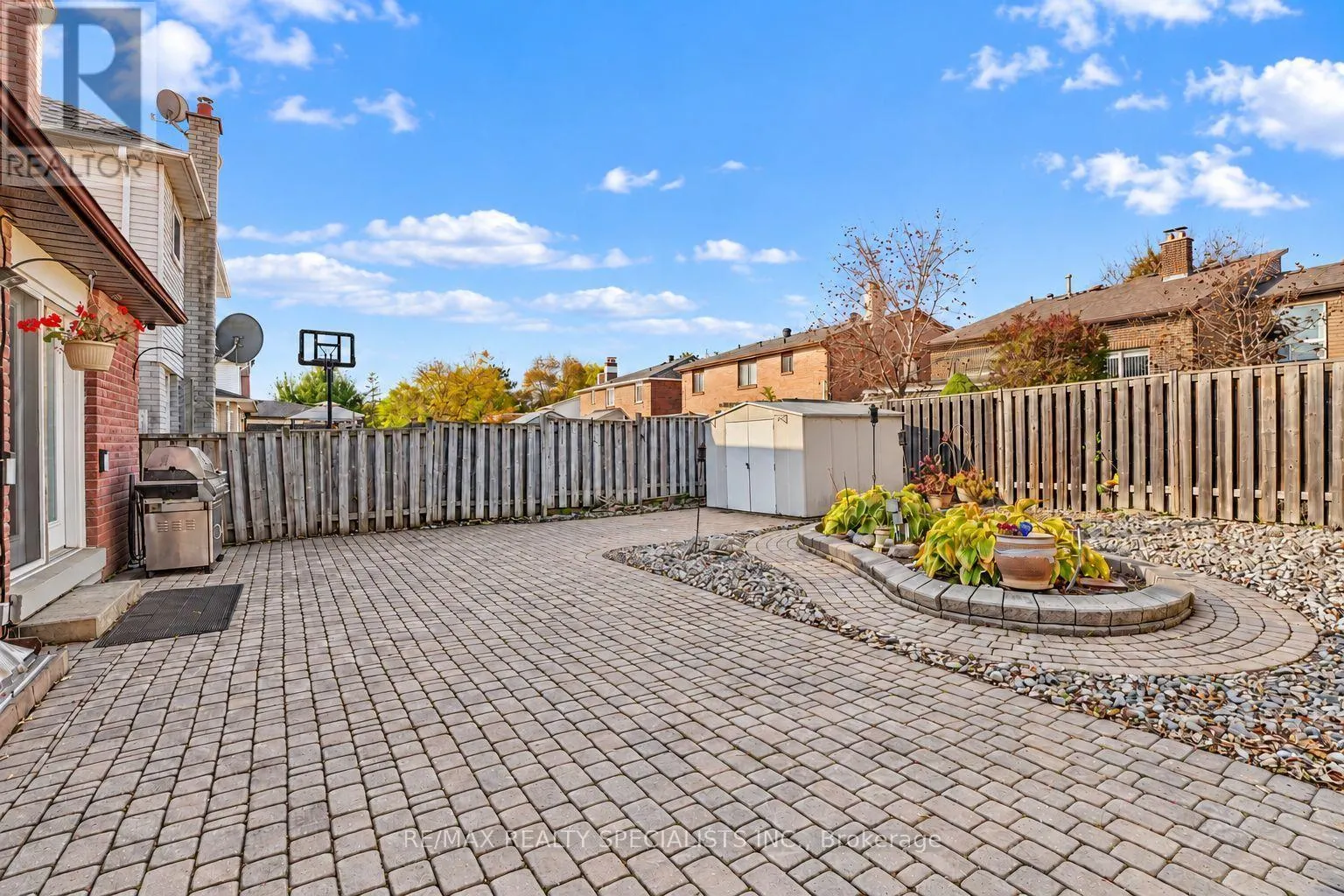 46 LACEWOOD CRESCENT