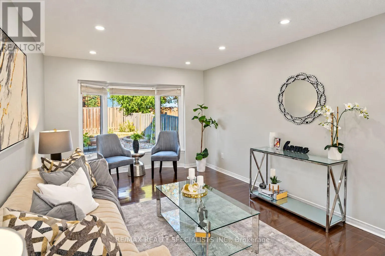 46 LACEWOOD CRESCENT