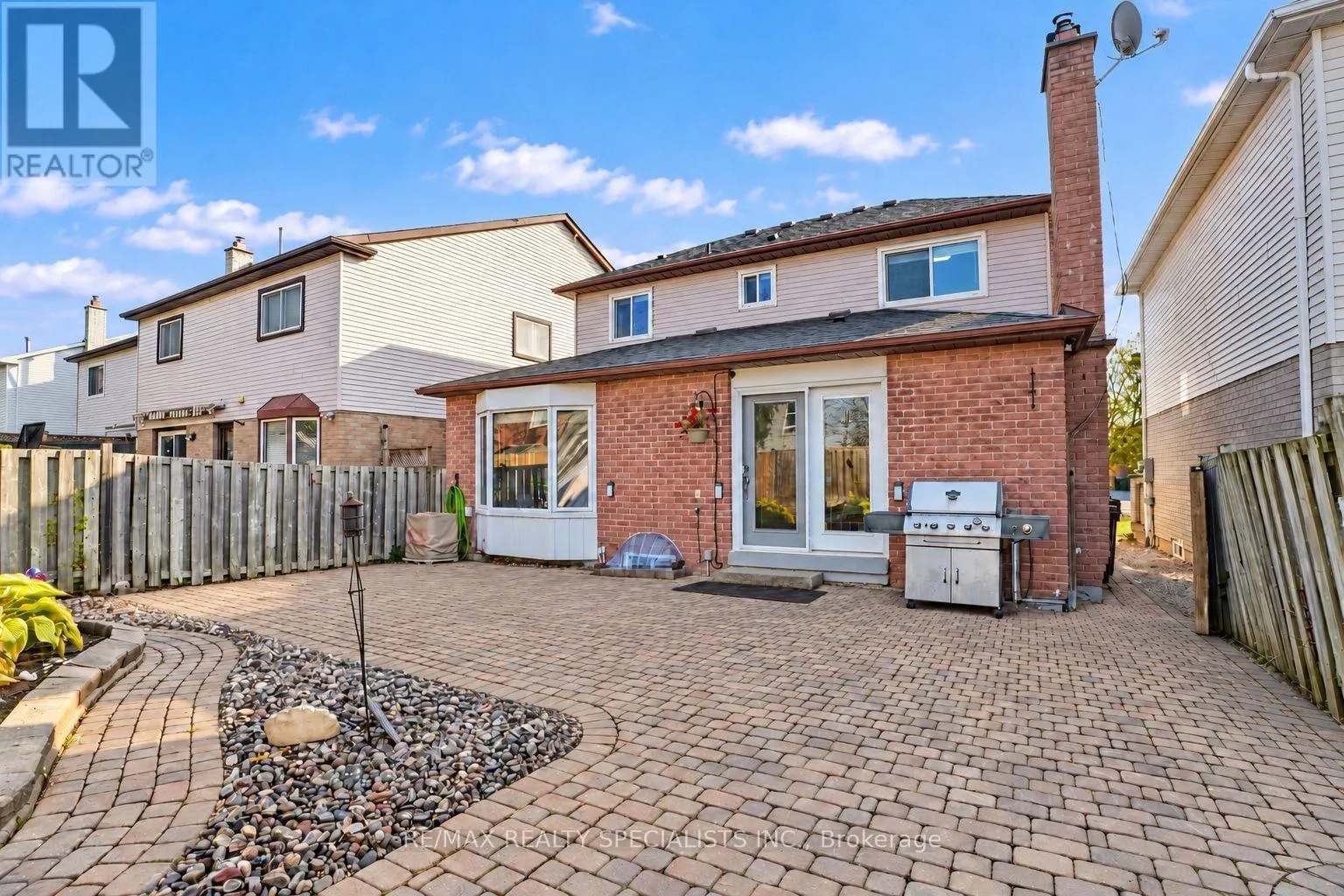 46 LACEWOOD CRESCENT