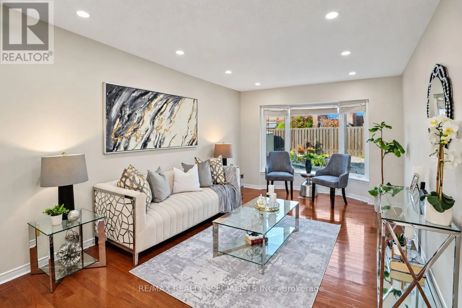 46 LACEWOOD CRESCENT