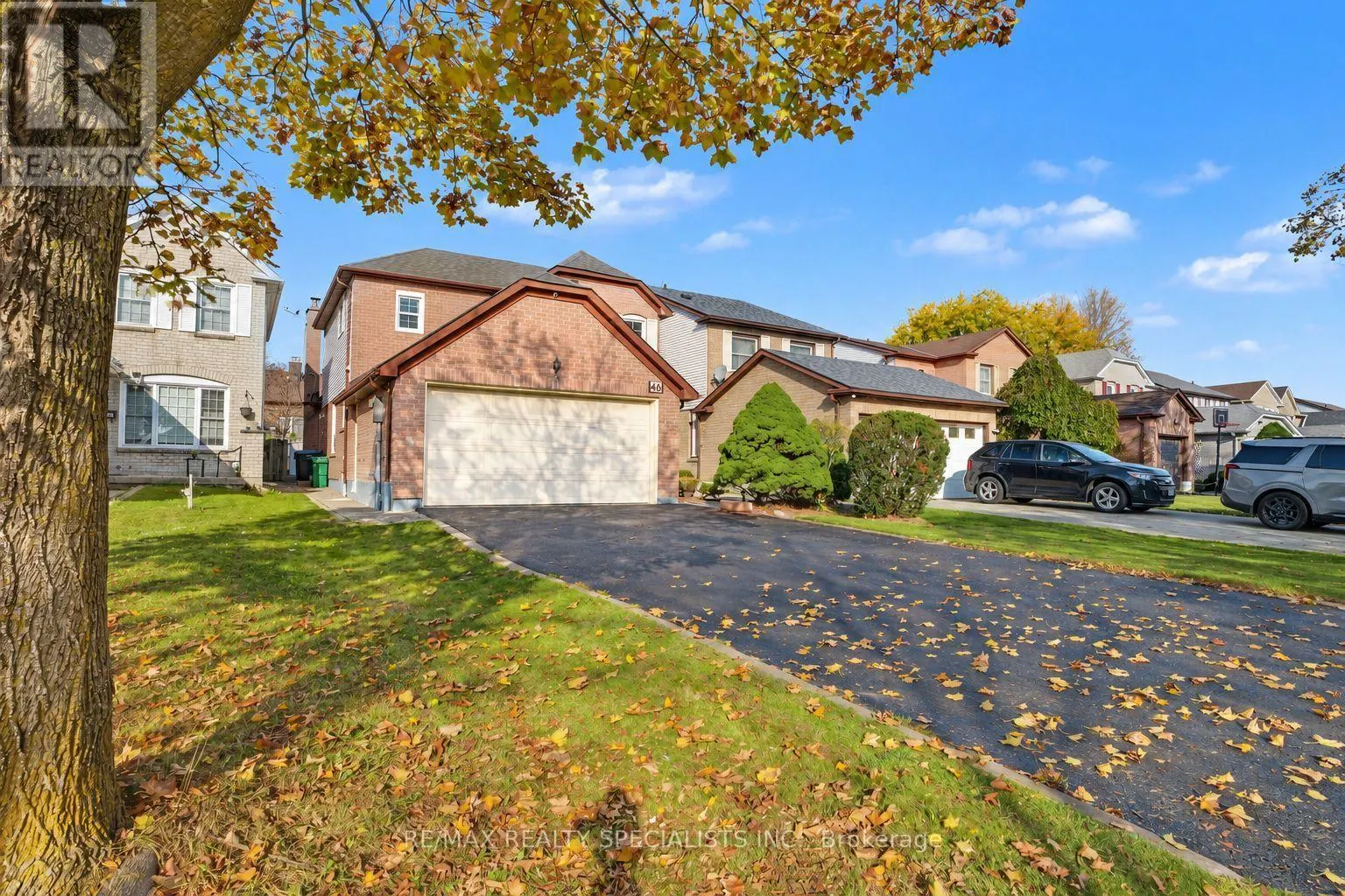 46 LACEWOOD CRESCENT