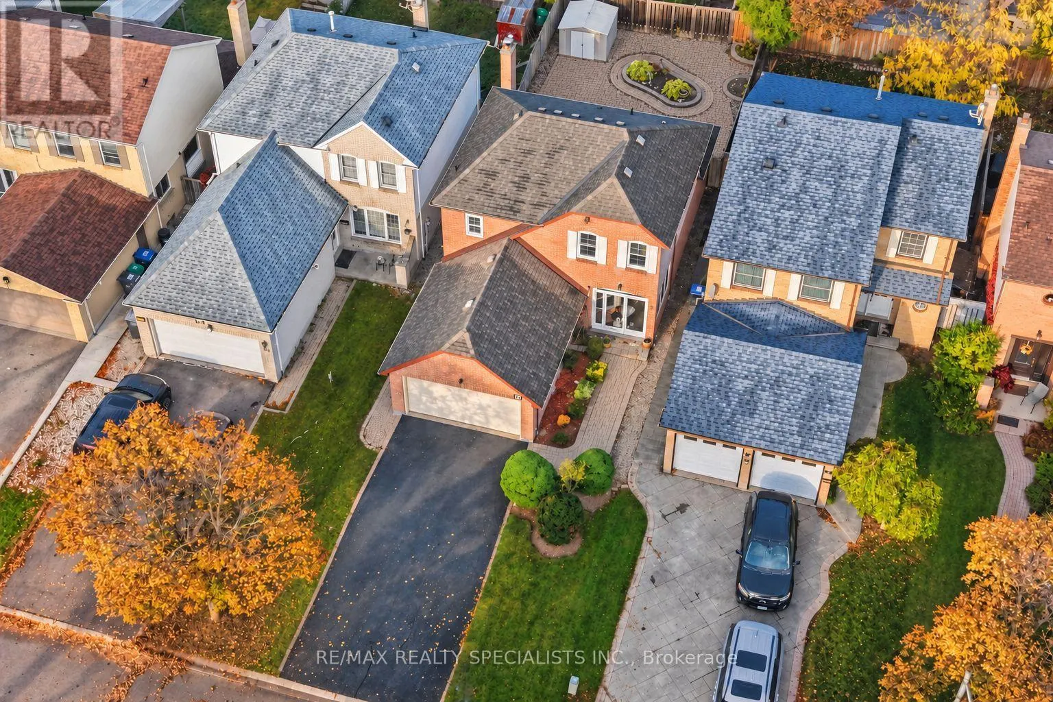 46 LACEWOOD CRESCENT