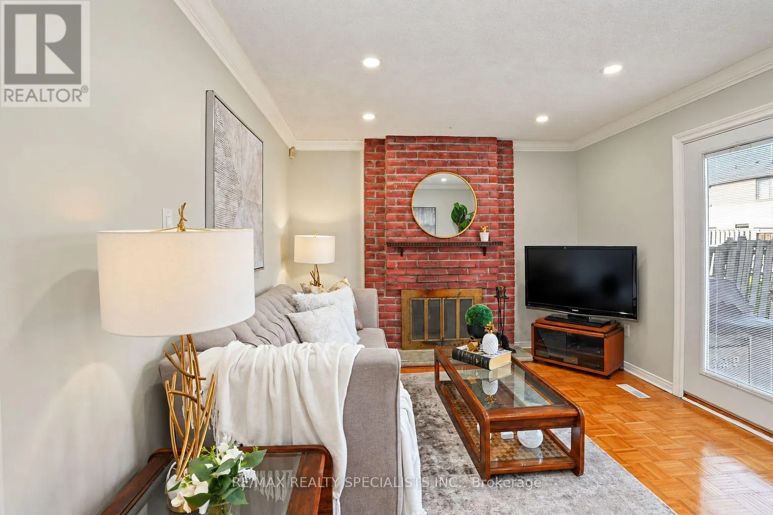 46 LACEWOOD CRESCENT