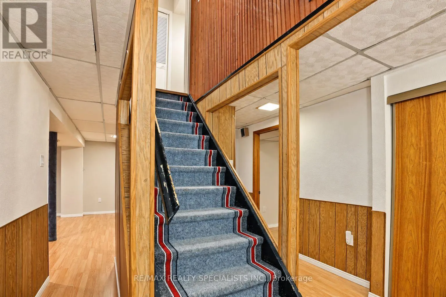 46 LACEWOOD CRESCENT