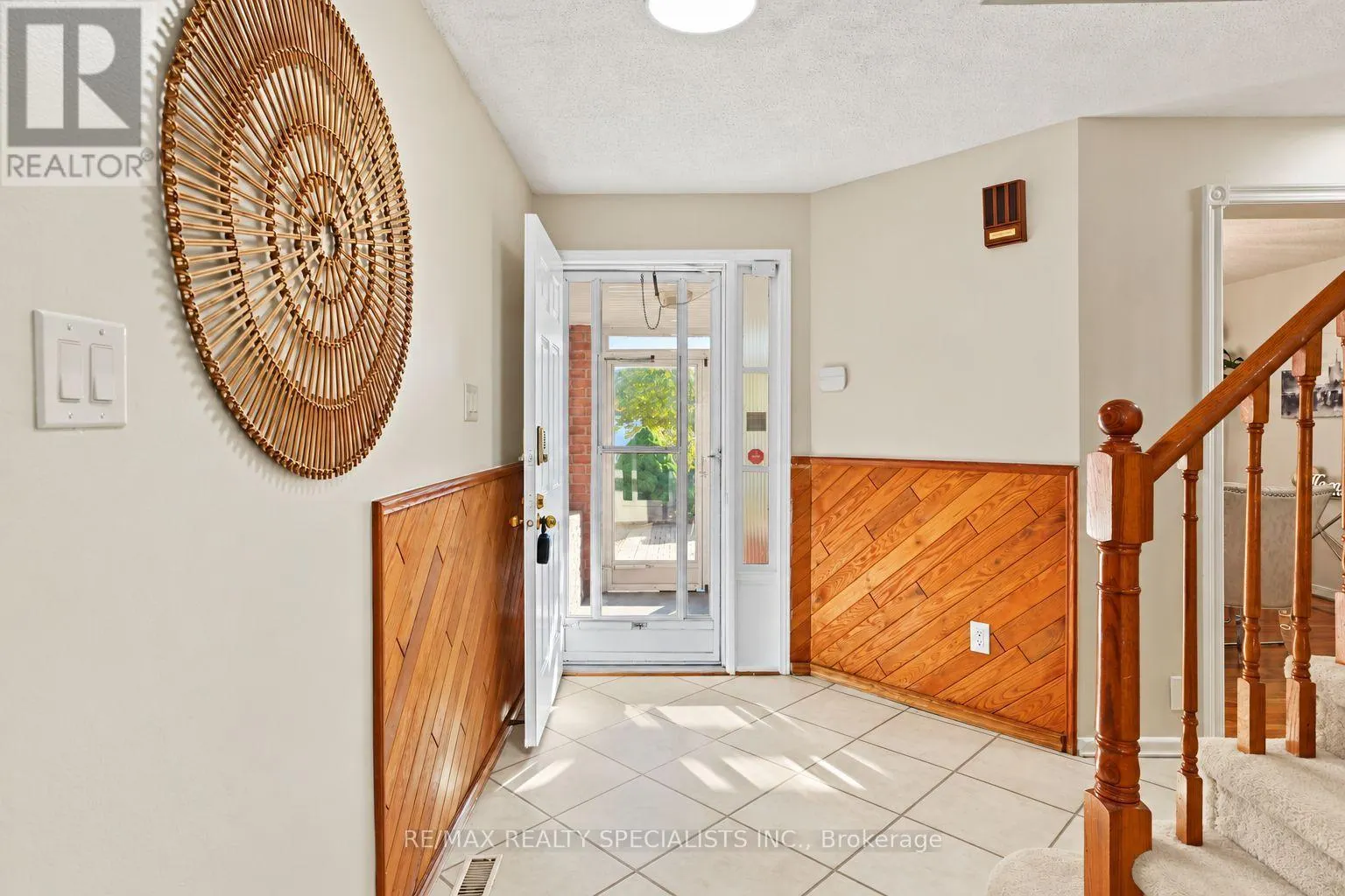 46 LACEWOOD CRESCENT