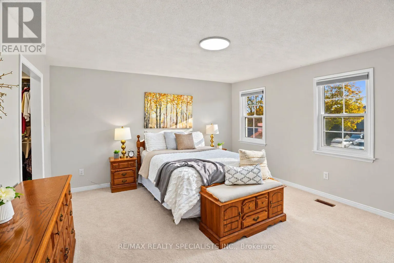 46 LACEWOOD CRESCENT