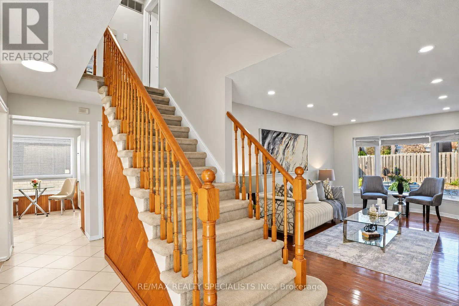 46 LACEWOOD CRESCENT