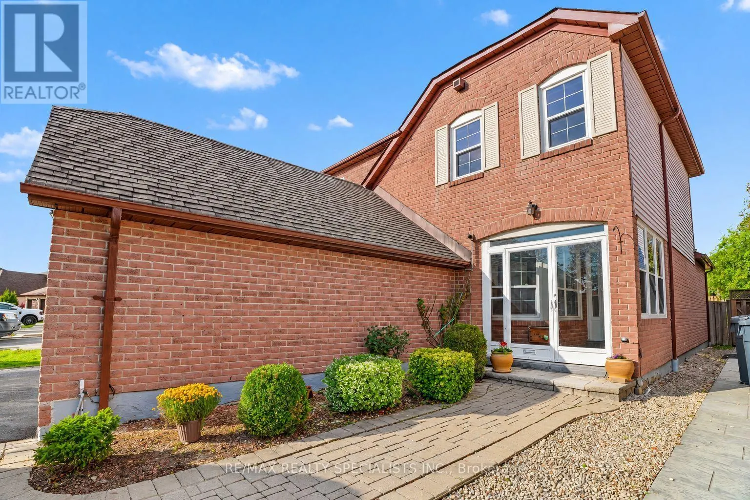 46 LACEWOOD CRESCENT
