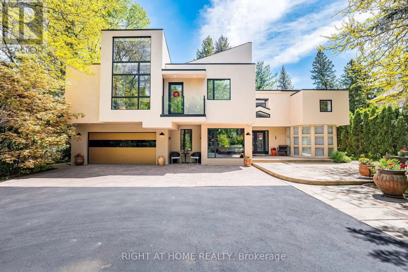 1 FRIARS LANE
