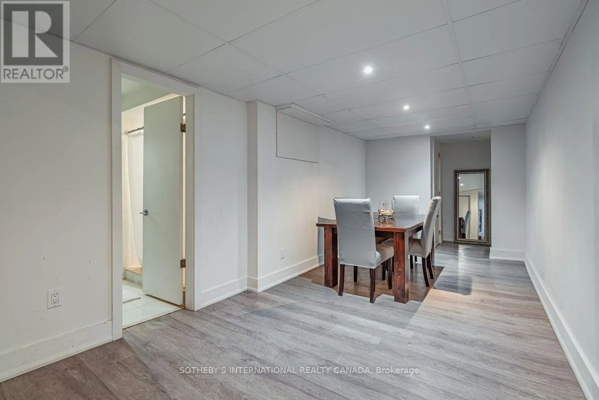 1 BABINGTON COURT