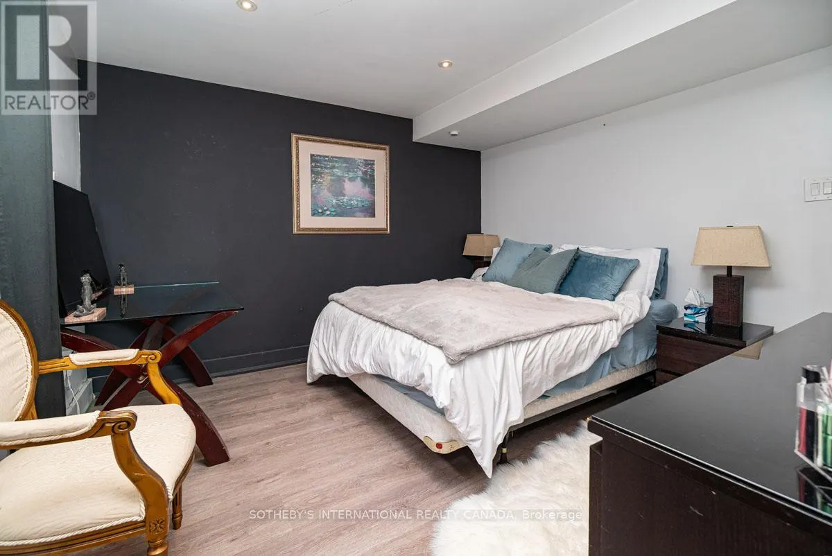 1 BABINGTON COURT
