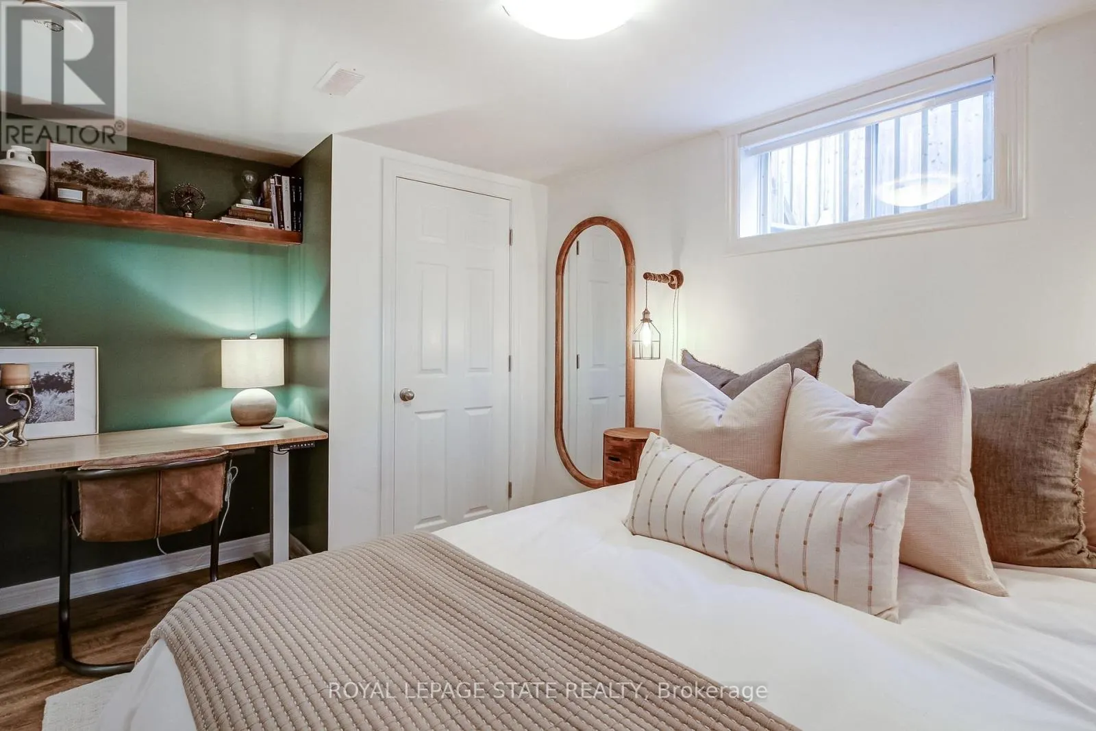 2228 CLARENDON PARK DRIVE