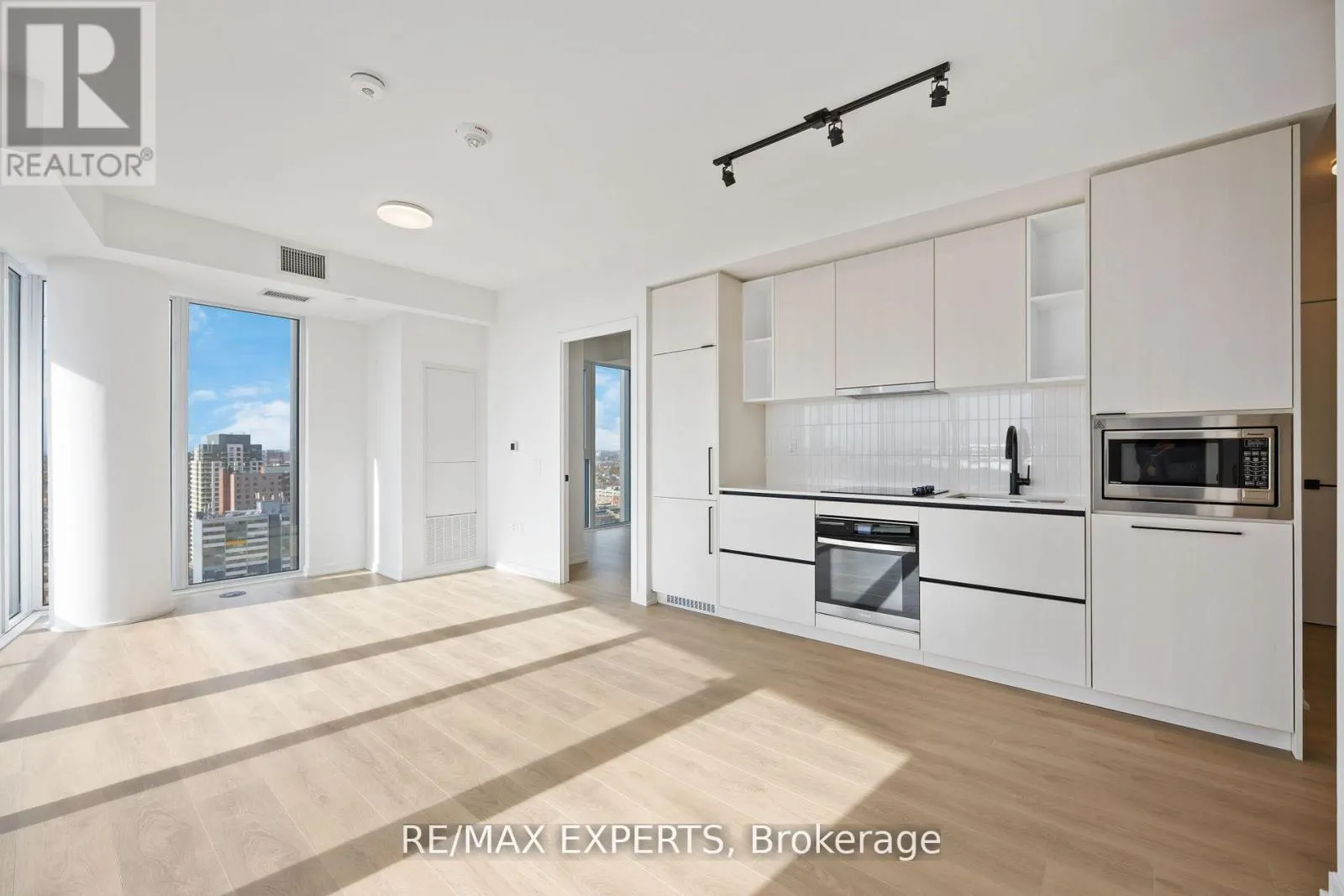 2202 - 10 GRAPHOPHONE GROVE S