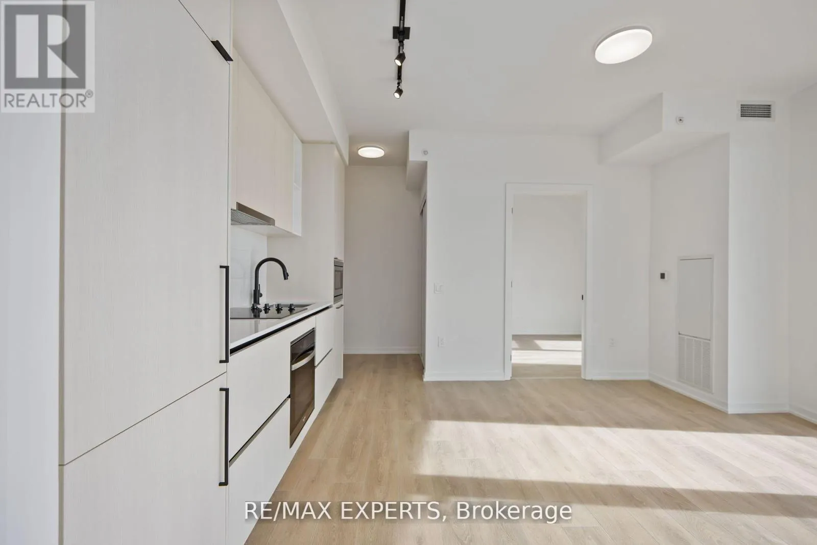 2202 - 10 GRAPHOPHONE GROVE S
