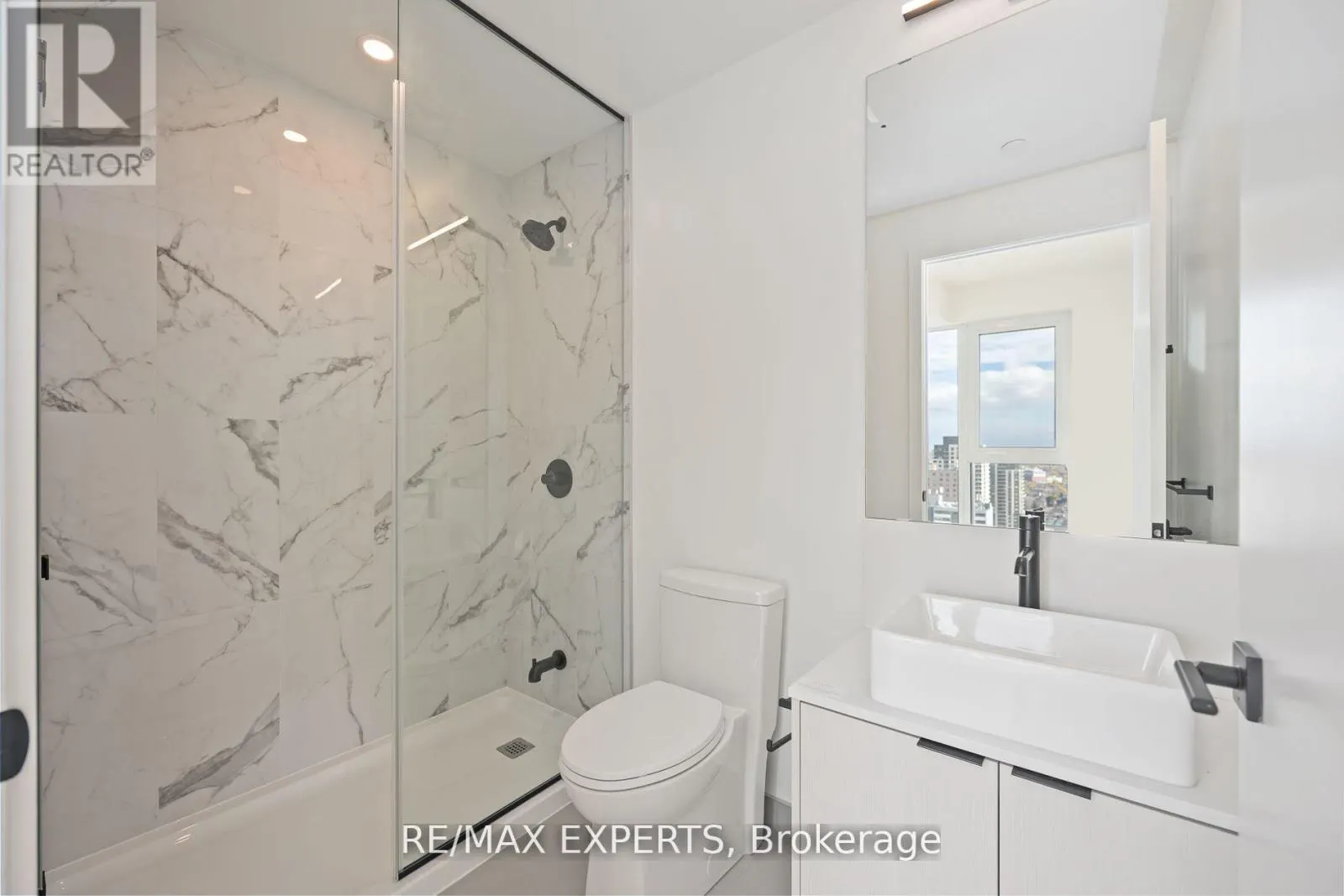 2202 - 10 GRAPHOPHONE GROVE S