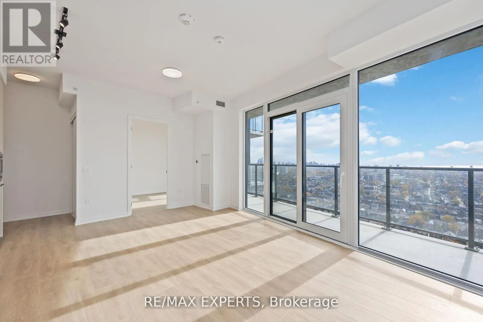 2202 - 10 GRAPHOPHONE GROVE S