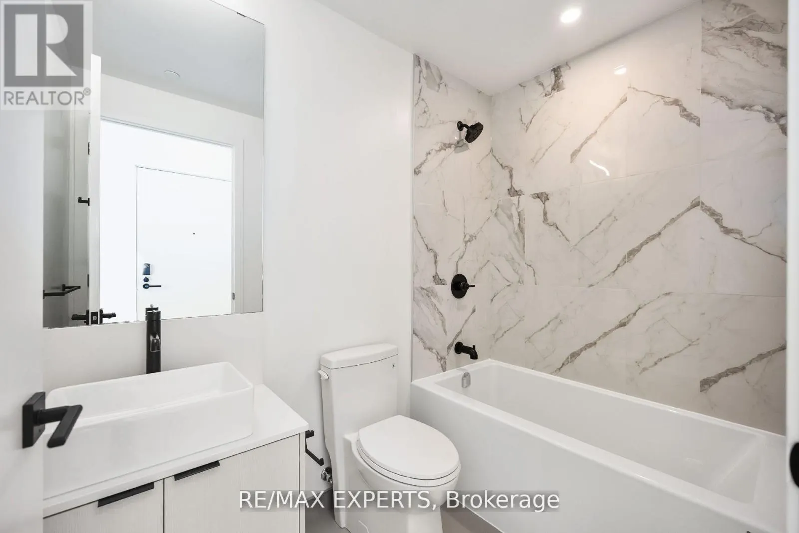 2202 - 10 GRAPHOPHONE GROVE S