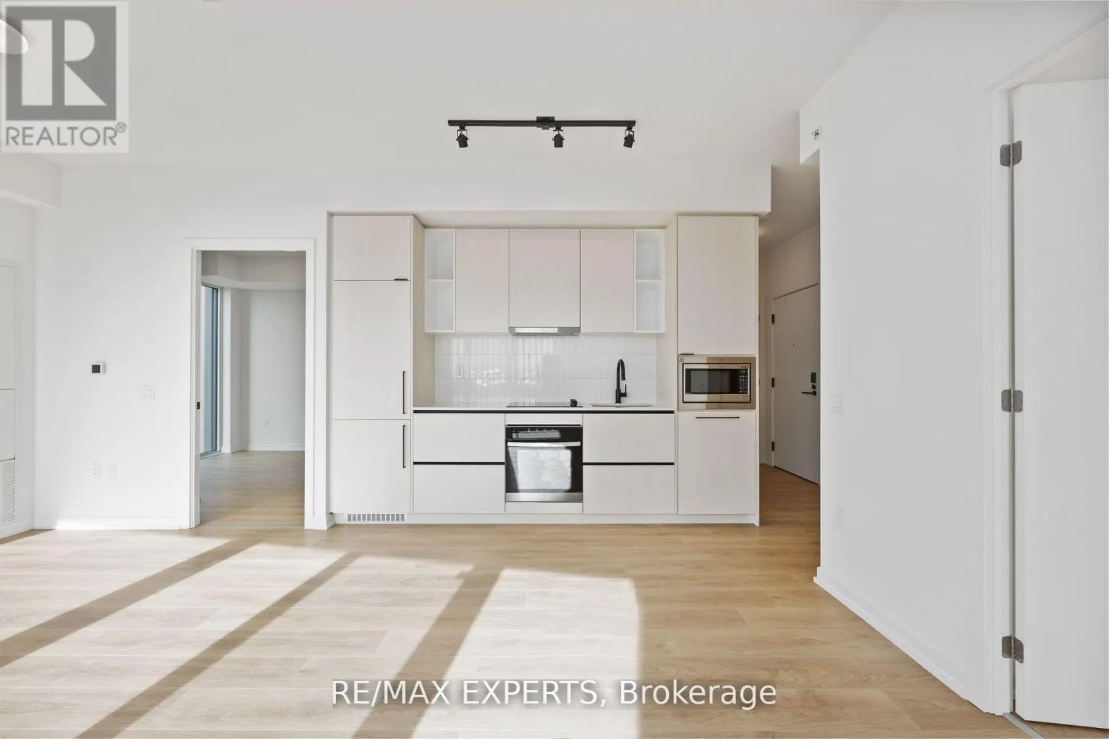 2202 - 10 GRAPHOPHONE GROVE S