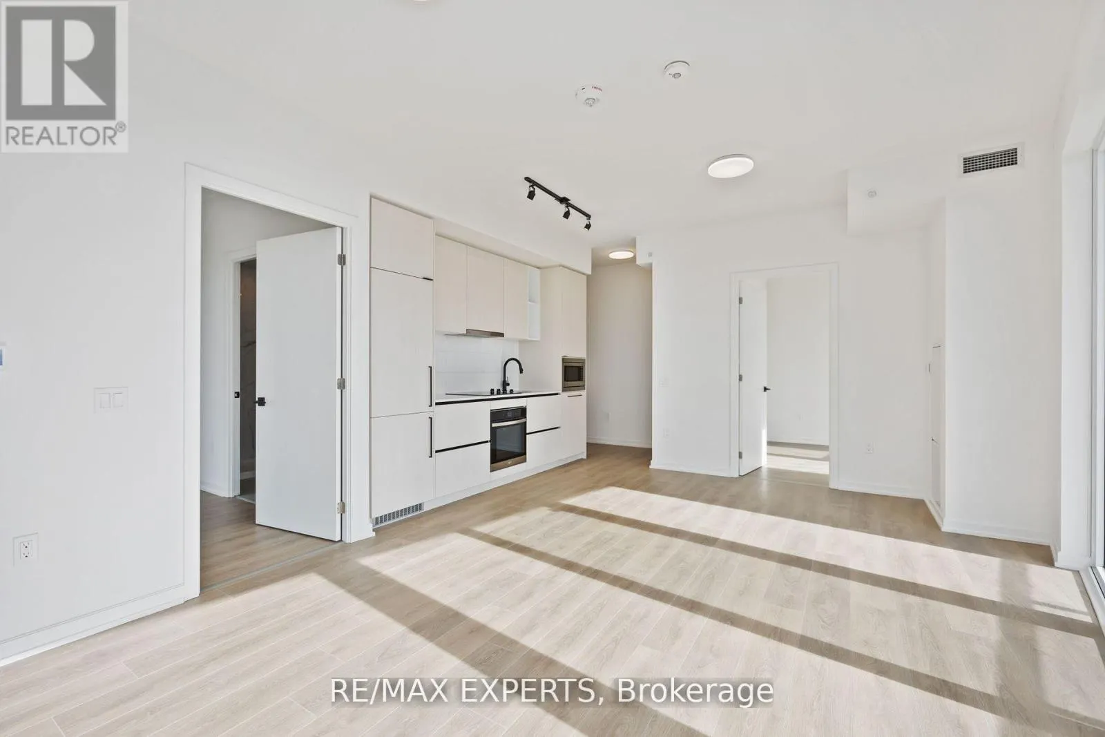 2202 - 10 GRAPHOPHONE GROVE S