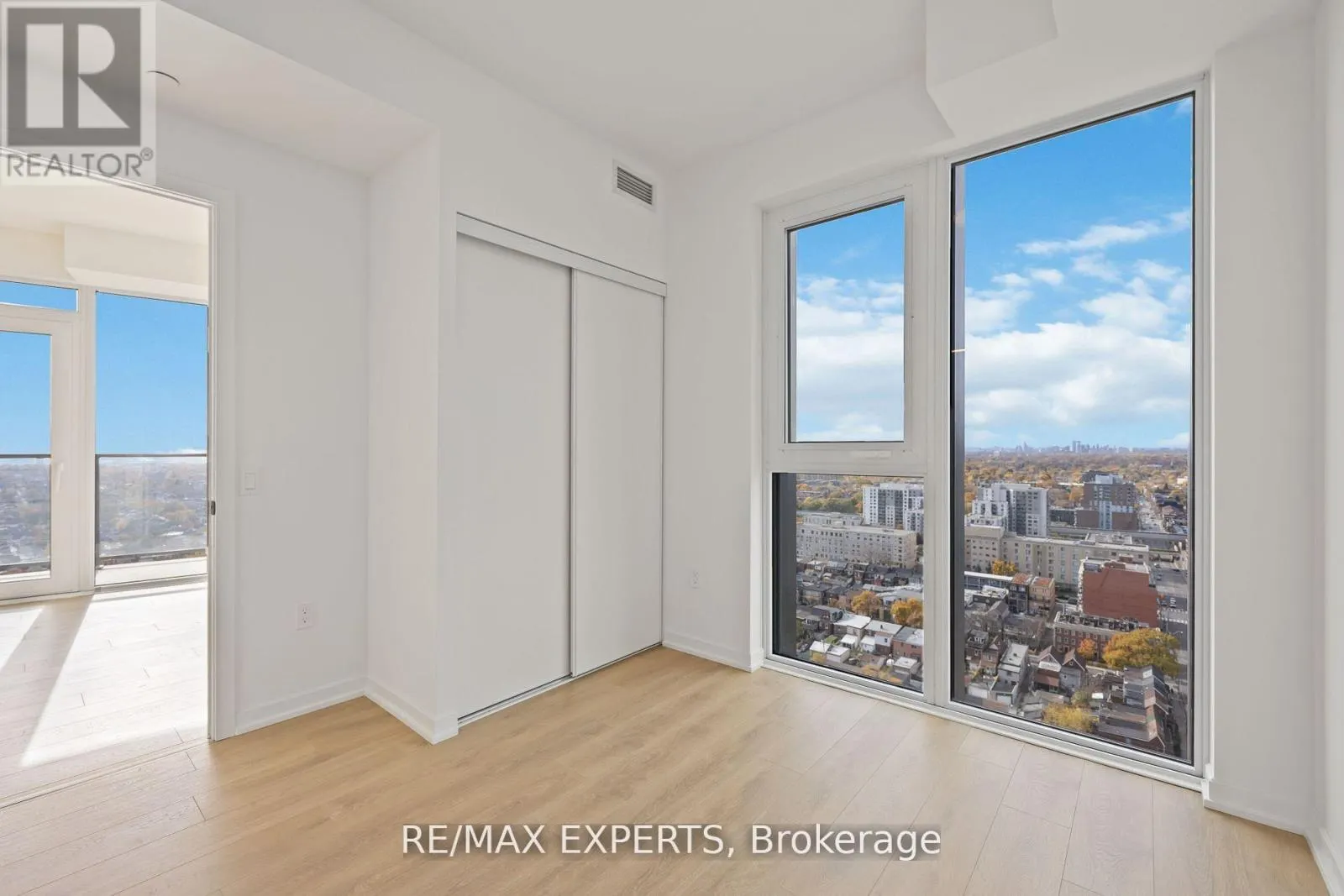 2202 - 10 GRAPHOPHONE GROVE S
