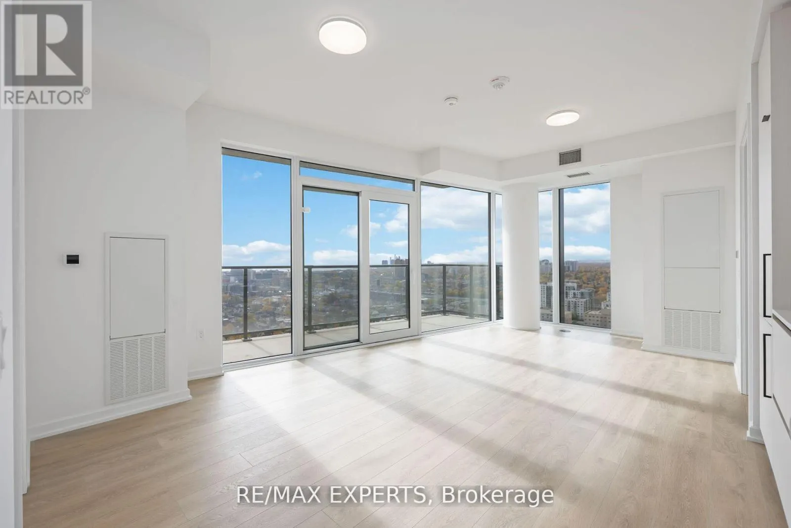 2202 - 10 GRAPHOPHONE GROVE S