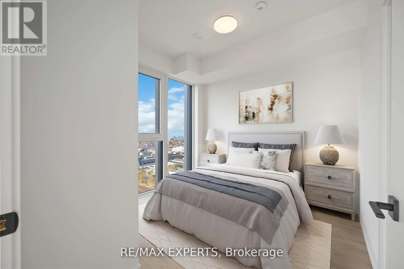 2202 - 10 GRAPHOPHONE GROVE S