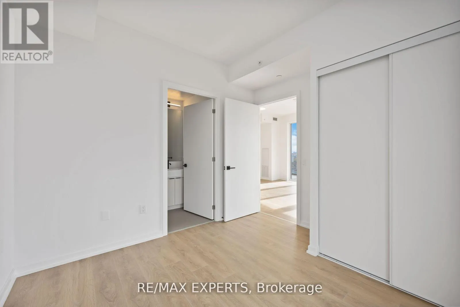 2202 - 10 GRAPHOPHONE GROVE S