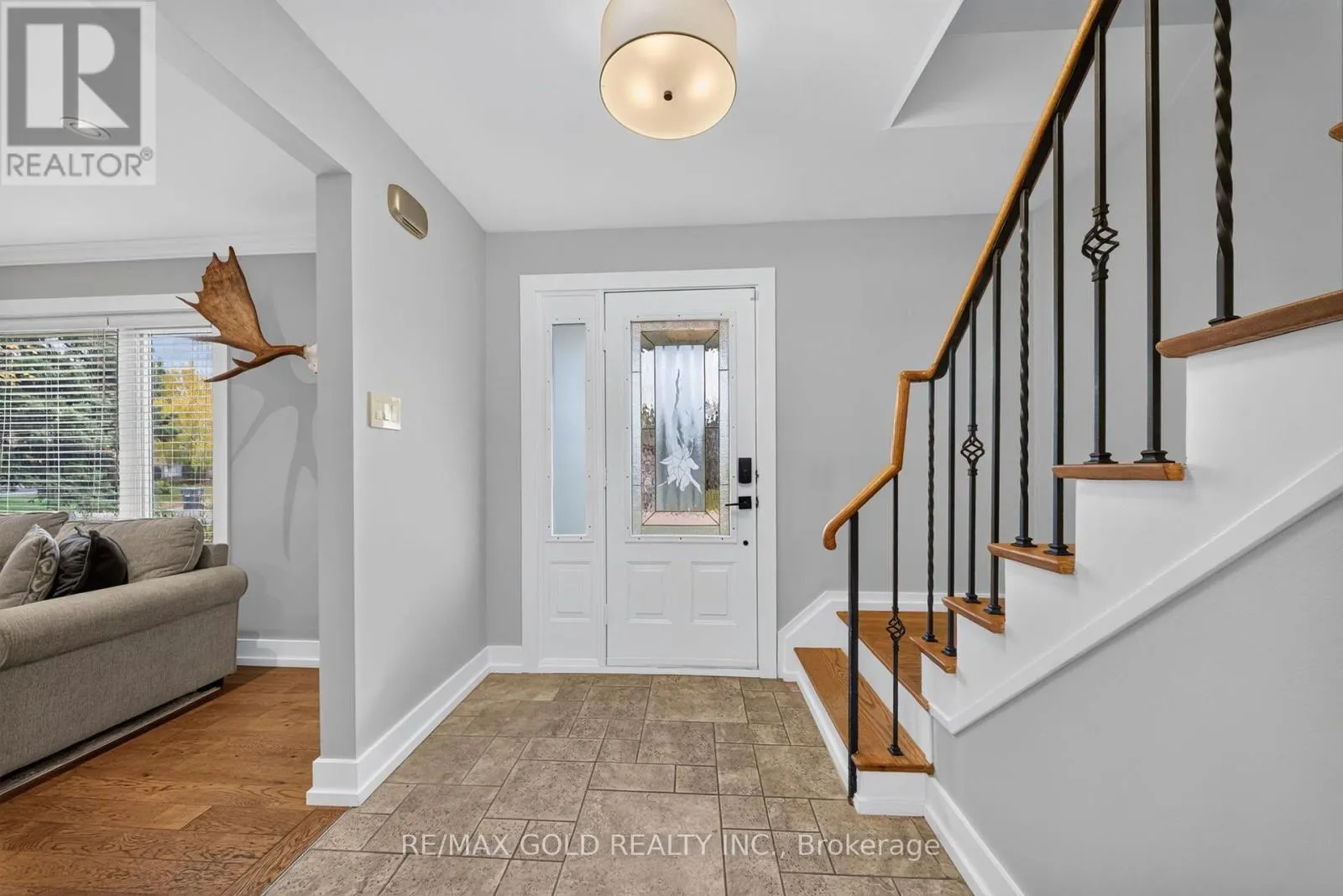 11 DOWLING CRESCENT