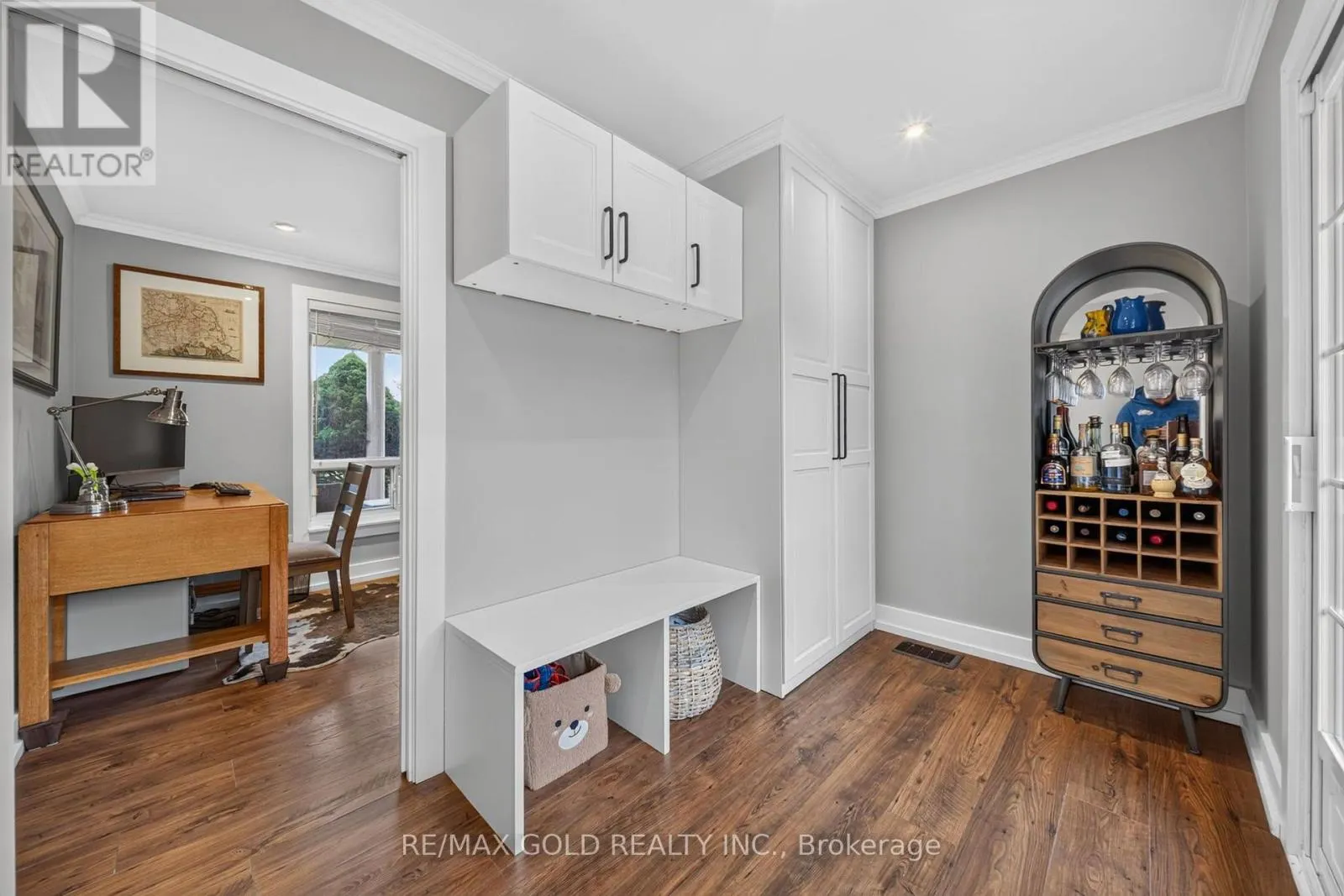 11 DOWLING CRESCENT