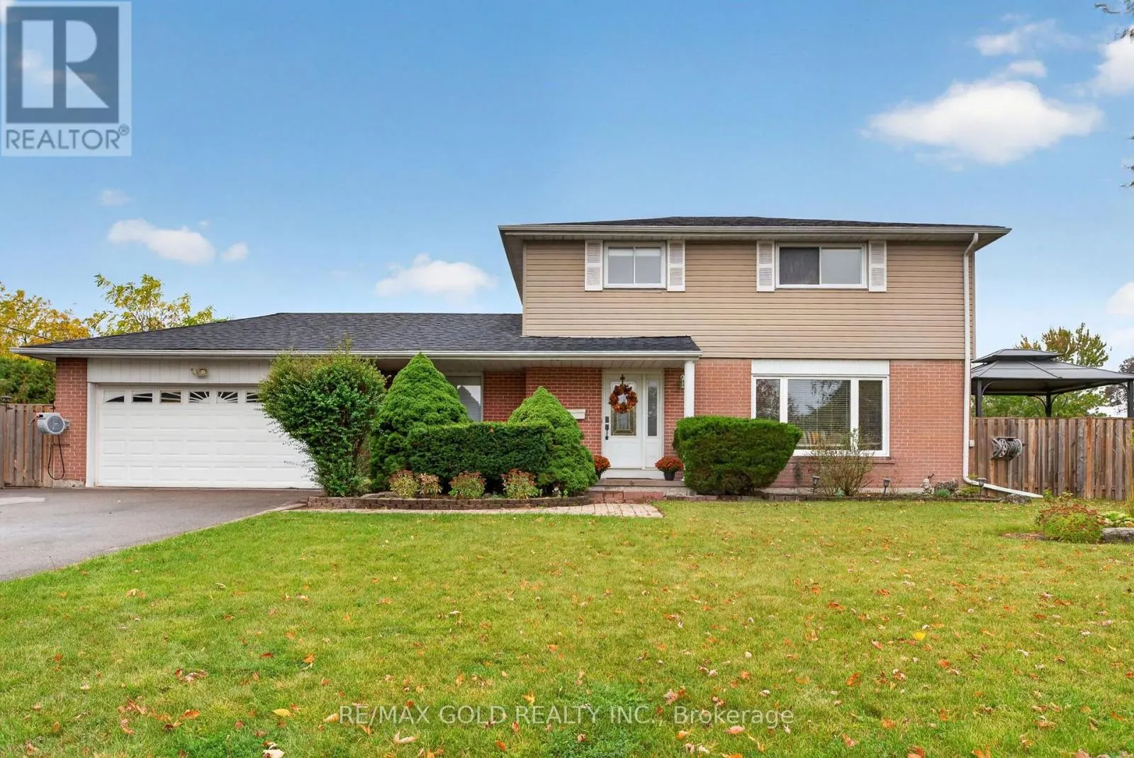 11 DOWLING CRESCENT