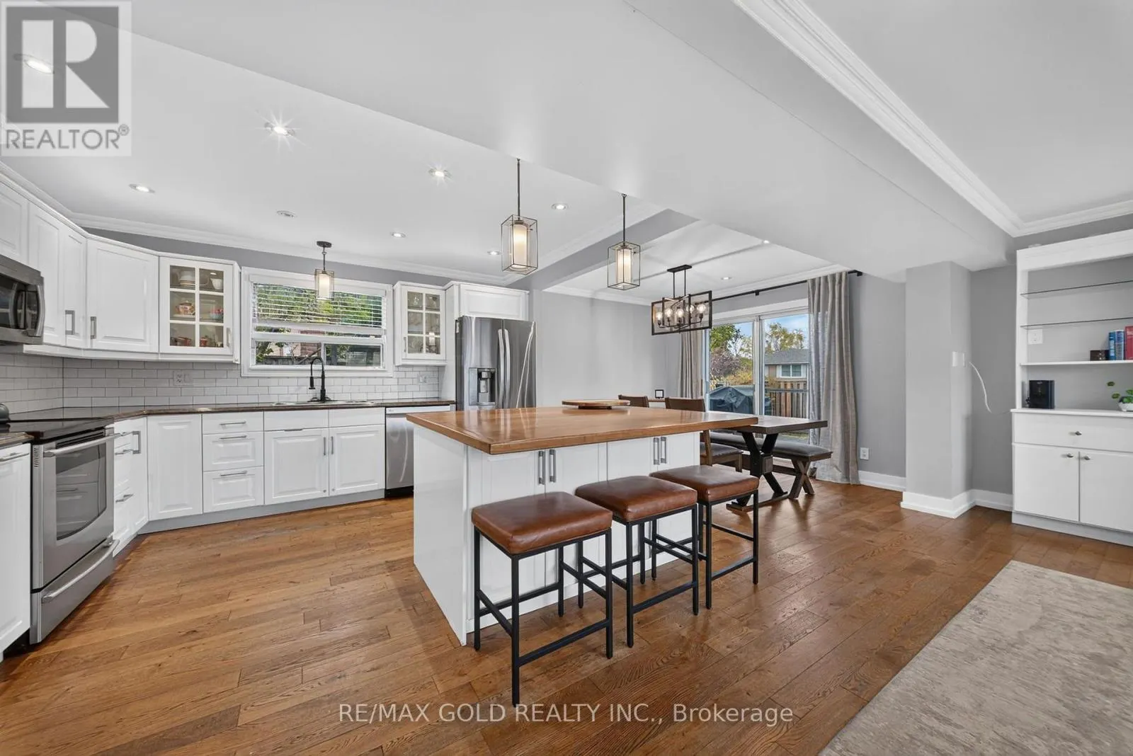 11 DOWLING CRESCENT